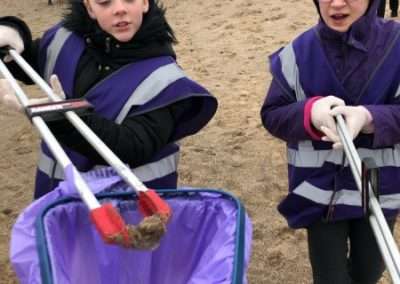 children cleaning beach